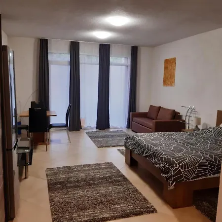 Mira Apartman Queen Lakosztaly Debrecen Exterior photo
